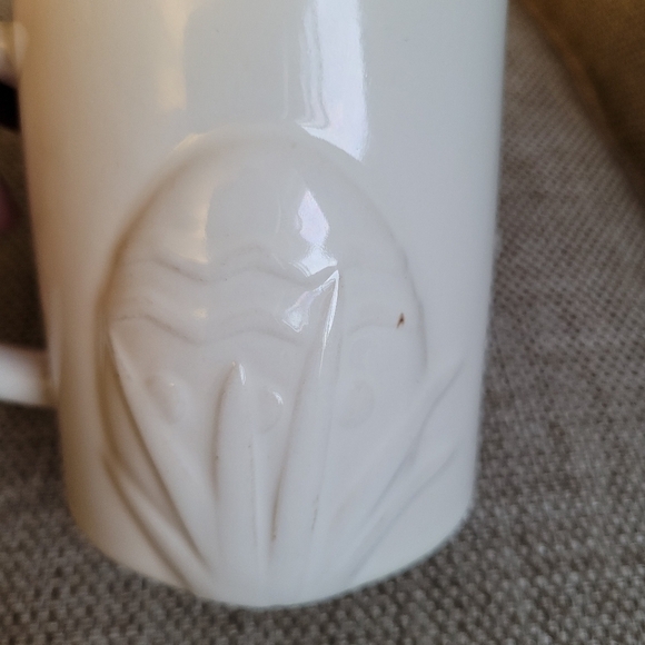 2 Bunny Rabbit Ceramic Mugs Antiqued Cream  Colour - Picture 5 of 9